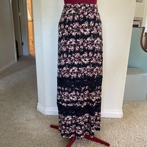 Bobeau maxi skirt floral and lace